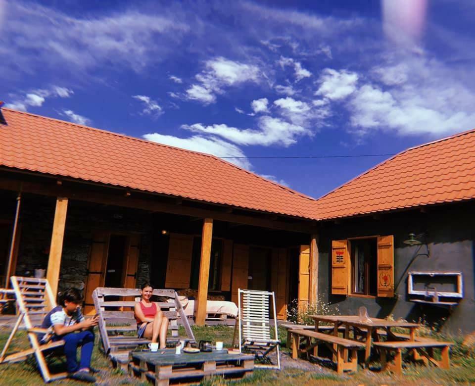 מלון Sno House In Kazbeg מראה חיצוני תמונה